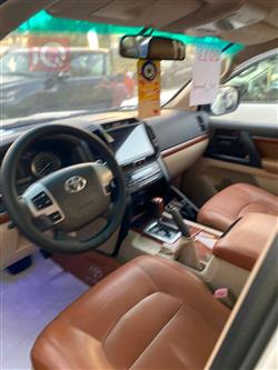 تۆیۆتا لاند کروزەر